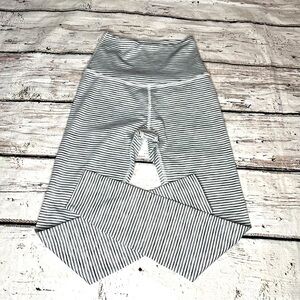 Beyond Yoga Surf Striped Leggings Size S